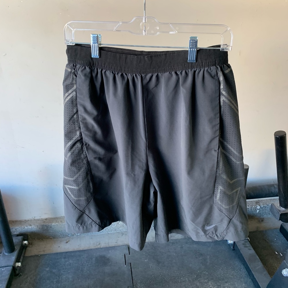 Men’s Nike shorts large black